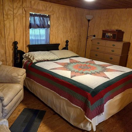 Adorable 1 Bedroom Honey House Rusk Exterior foto